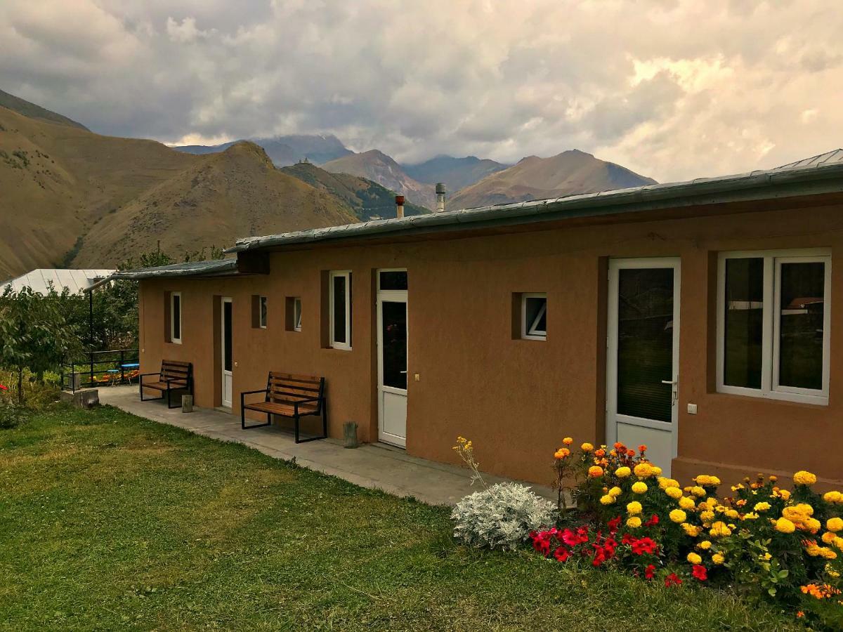 Hotel Piligrim Kazbegi Exterior foto